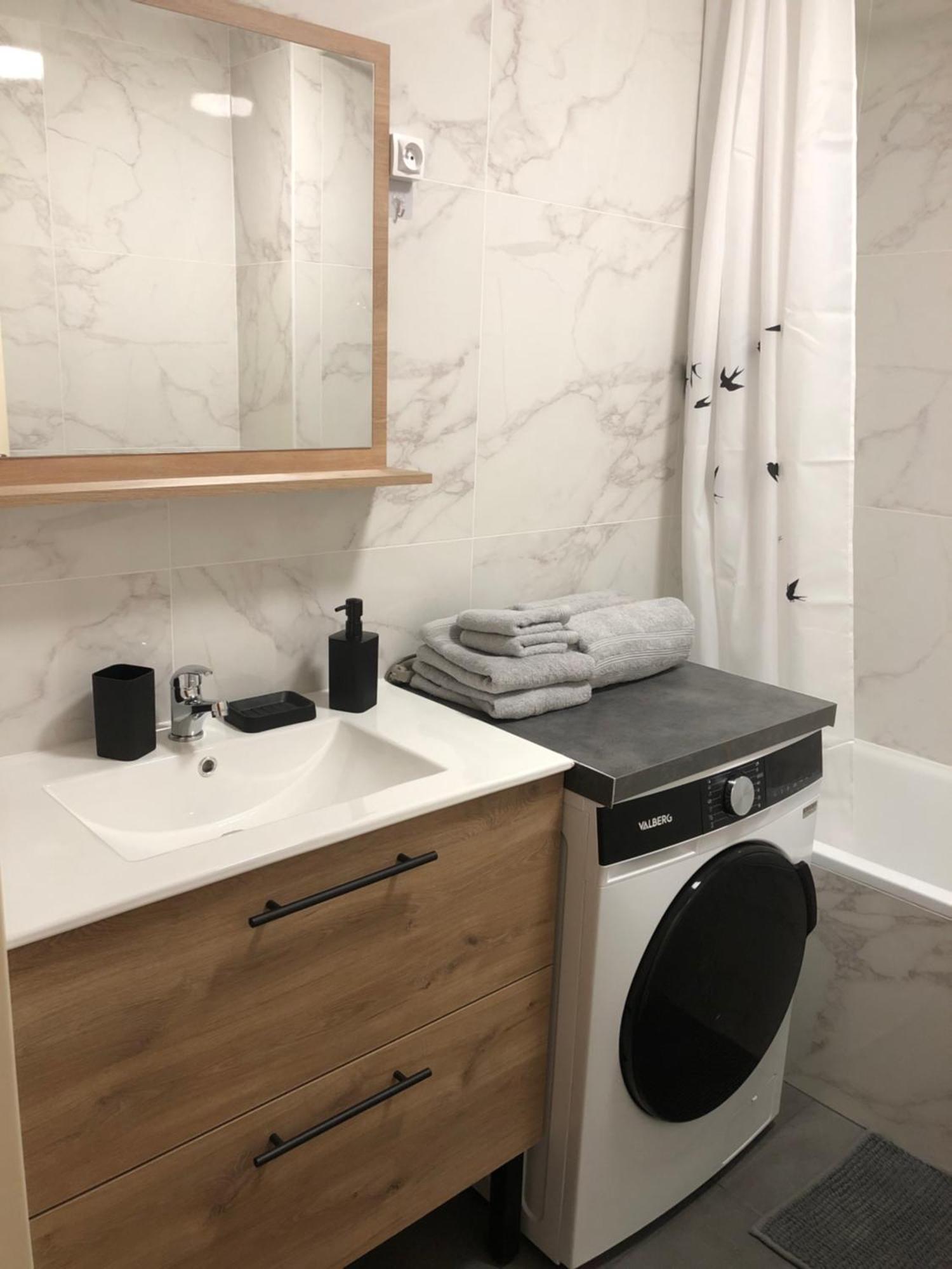 Apartment Superbe Equipe, Coins Cosy A Gare, 50m2, Parking Prive, Balcon, 2p Metz